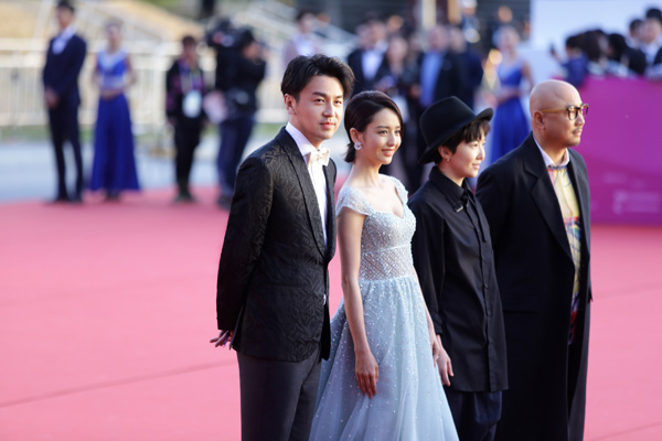 雷礼服着杰尼亚佳音出席香港电影节开幕式2019合集电影院北京三级神马图片