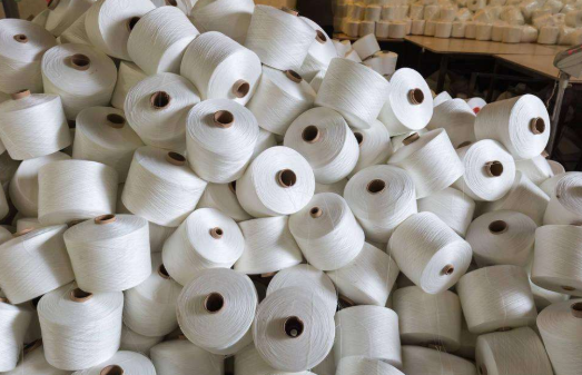 外电消息,上周(4月9-15日)印度棉花和棉纱价格均保持坚挺态势,化纤纱
