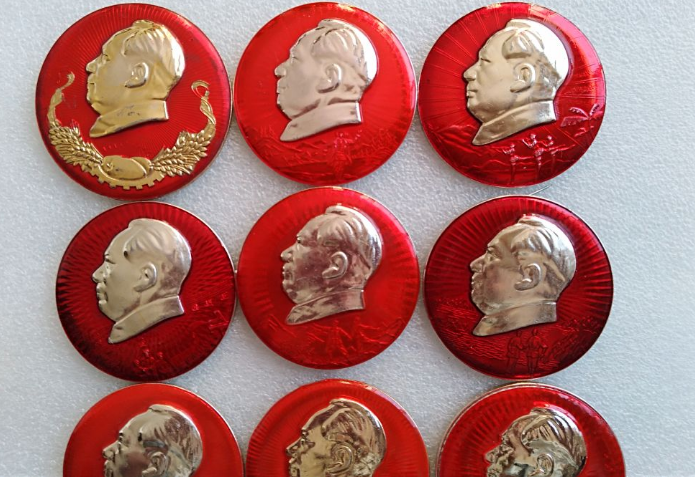 "通化军分区样板戏9枚套"毛主章像章回收价格表