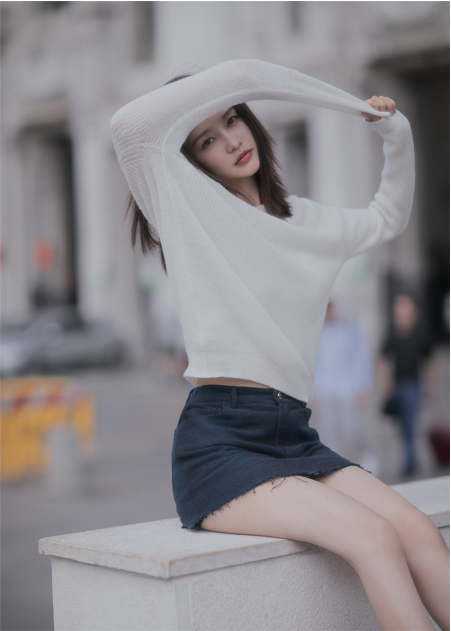 李沁最新街拍美图曝光 复古色调慵懒迷人