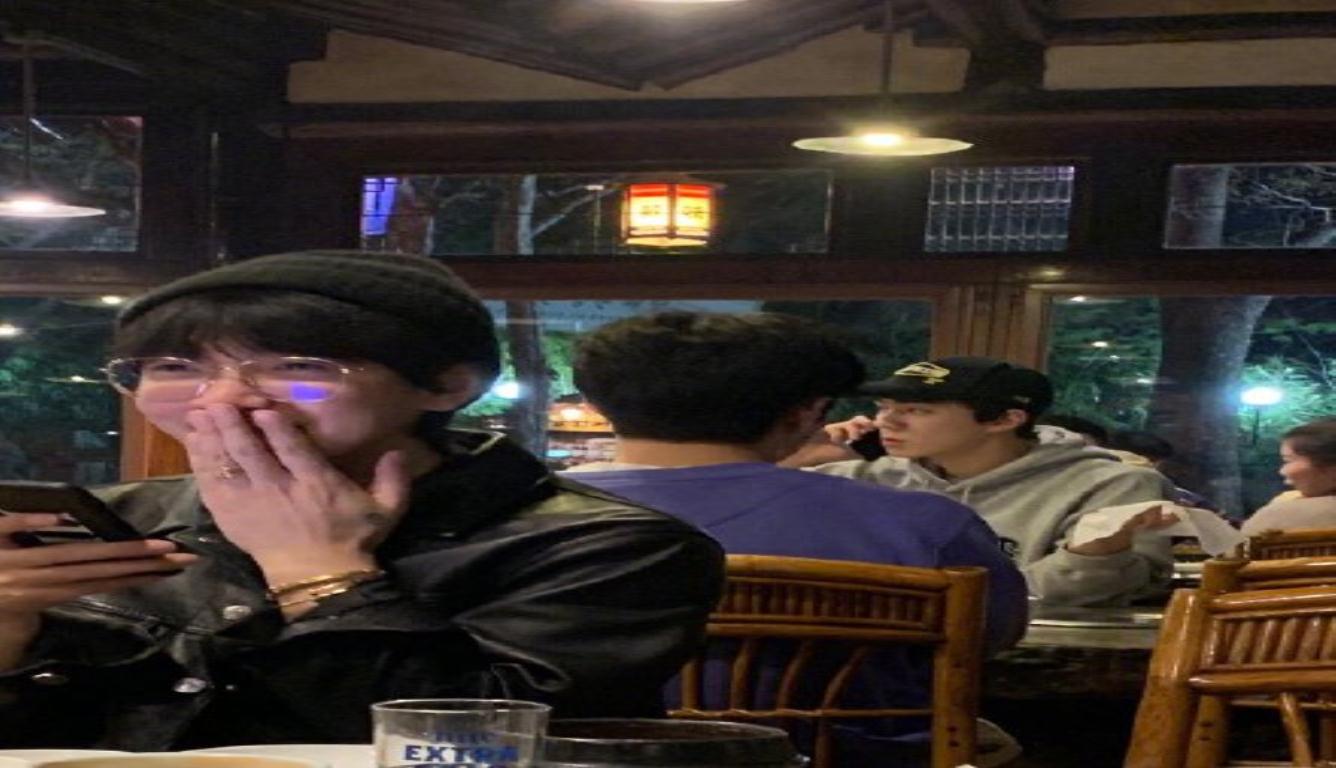 韩火火偶遇吴世勋 激动的捂上嘴巴偷笑