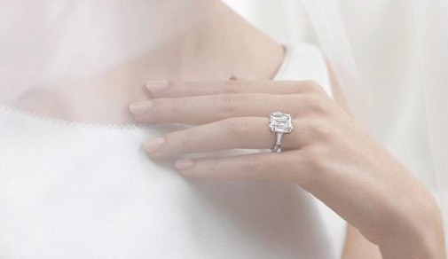 承诺,浪漫,永恒.结婚钻石戒指的含义是什么?