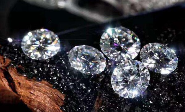 莫桑钻,锆石和钻石 他们三者之间有何区别?