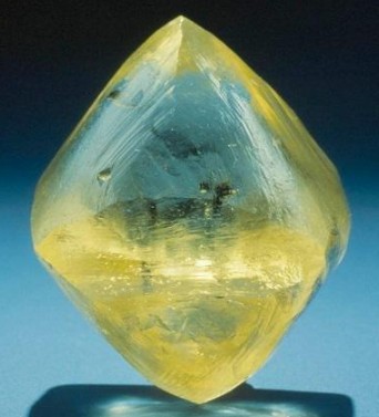 alrosa 于俄罗斯新矿床发现一颗17.44ct黄钻原石