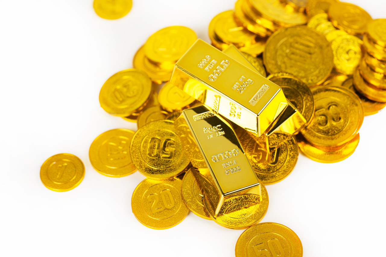 市场押注美联储不立即降息 现货黄金高位调整