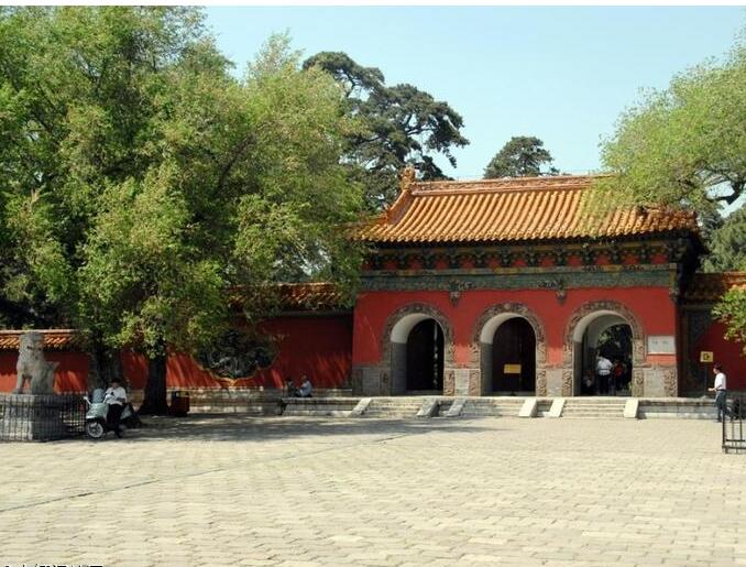 东陵门票价格:   32元(清福陵30元,东陵公园