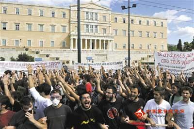 希腊危机成心病 紧缩政策激怒民众
