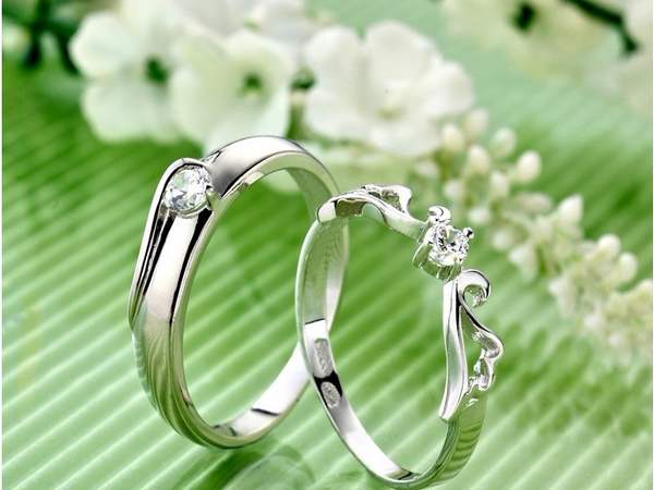 老凤祥天使之翼情侣戒指图片_珠宝图片