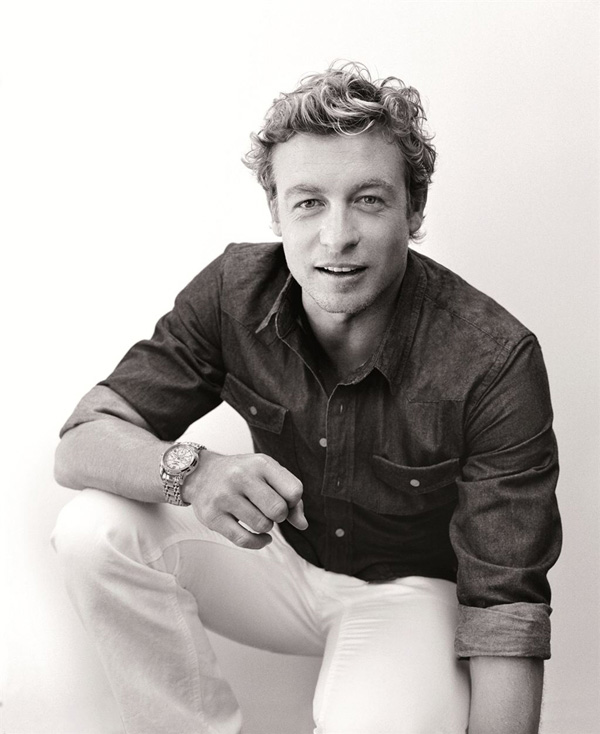 男星simon baker 将代言纪梵希全新男士香水
