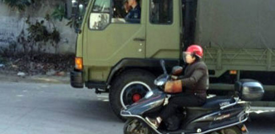 广东汕头军机坠毁:一小型军用直升机失事 驾驶