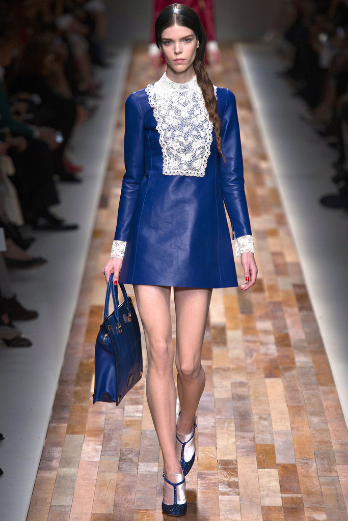 服装 正文当地时间3月5日,valentino(华伦天奴)于巴黎时装周发布2013