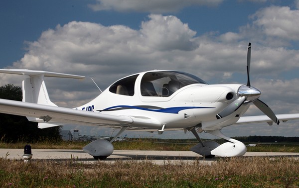 钻石da-40:油耗小过轿车的"空中超跑"-金投网 (手机金投网 m.cngold.o