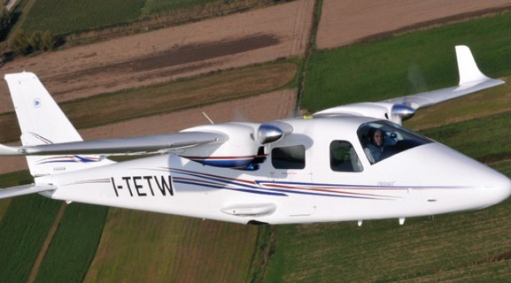 泰克南p2006t 最受青睐的经济适用轻型飞机