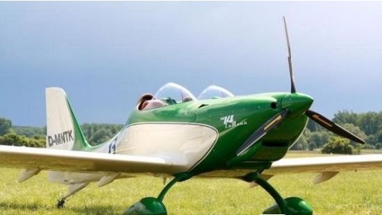 公务机太贵 买架小型私人飞机自己飞