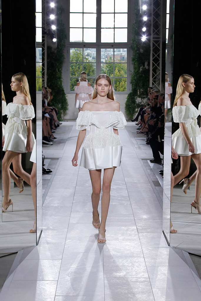 惊艳时装秀时尚 a8fa5381726613f9bdcde80879666fcb.jpg?_=1380263175171