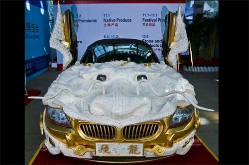 广州土豪金豪华跑车嵌牦牛骨 1999片千足金打造