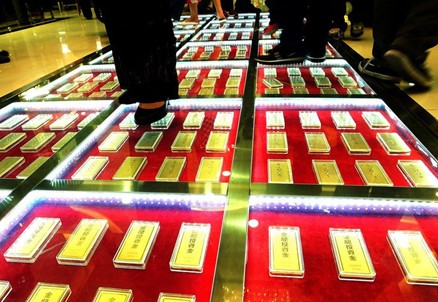 200公斤金砖铺就土豪金大道