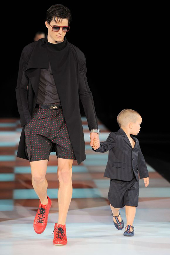 而曾经同台走秀的中国第一男模张亮和儿子天天更是通过这一节目人气以