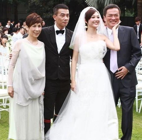 应采儿的婚纱_陈小春应采儿婚纱照片