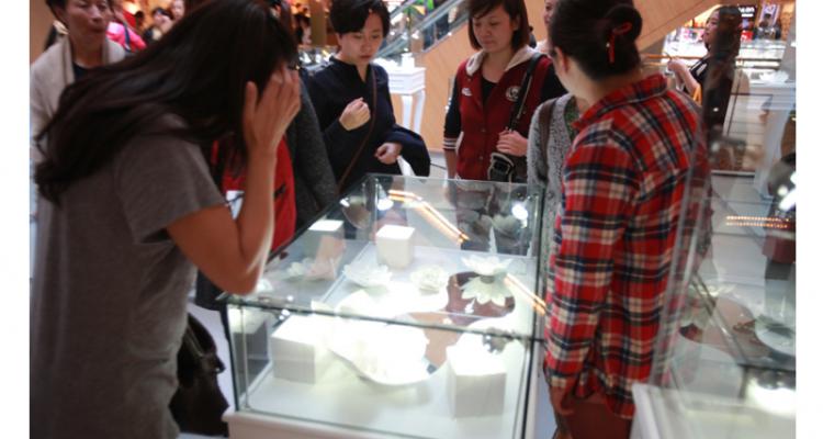 周大福水中花系列十周年巡展在上海举行