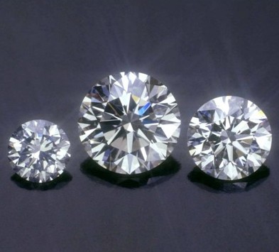 上海自贸区珠宝钻石拍卖会成功落锤