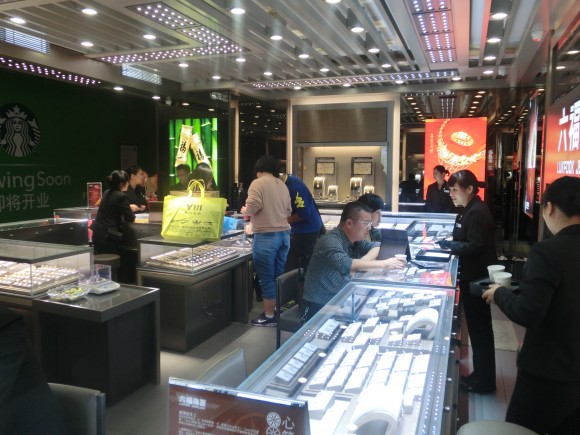 衢州首家六福珠宝专卖店开幕 柯城东方商厦六福专柜简介