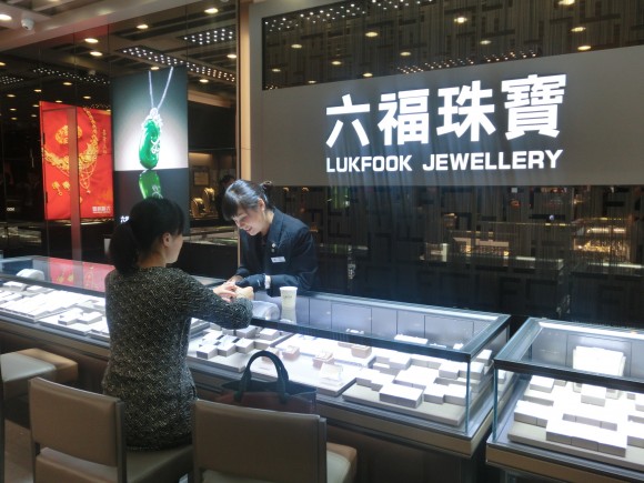 衢州首家六福珠宝专卖店开幕 柯城东方商厦六福专柜简介