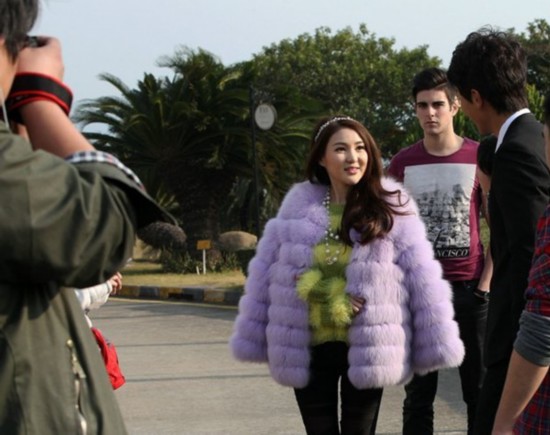 郭美美自掏腰包拍自传电影 皮草、游艇齐上阵