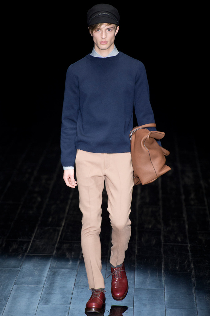 古驰gucci男装高仿(古驰高仿和正品一模一样吗)-第1张图片-鞋城号 古驰gucci男装高仿(古驰高仿和正品一模一样吗)-第1张图片-鞋城号