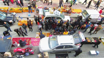 陇西路成为卖玉器古玩的“马路市场”