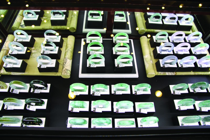 三八节将临 缘与翠为女性准备翡翠手镯