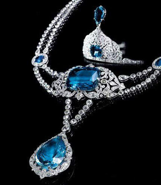 佩里公主奥尔加海蓝宝石钻石项链受世人关注