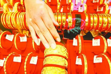 金饰价格水分大起底 每克毛利50元至70元