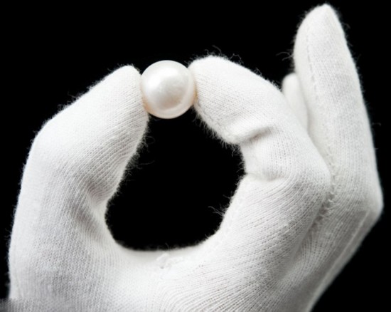 英国女子耳环中发现世界最大天然圆形珍珠