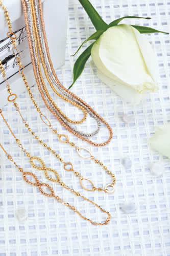 粤豪珠宝举办“为美丽妈妈喝彩”感恩母亲系列活动