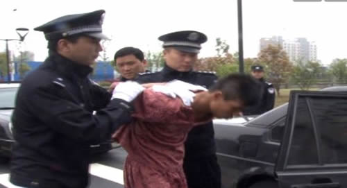 当涂老庙黄金金店抢劫案告破 三劫匪持砍刀铁锤抢黄金首饰