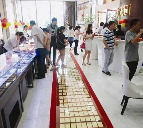 龙岩紫金黄金一号店开业 3000万黄金铺就金光大道