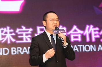 爱迪尔珠宝品牌魅力绽放浙江 黄安现身珠宝城