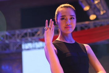 爱迪尔珠宝品牌魅力绽放浙江 黄安现身珠宝城