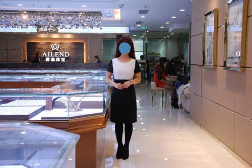 四川爱恋珠宝推全新夏季工作裙服 成亮丽风景线