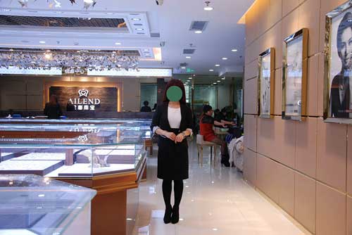 四川爱恋珠宝推全新夏季工作裙服 成亮丽风景线