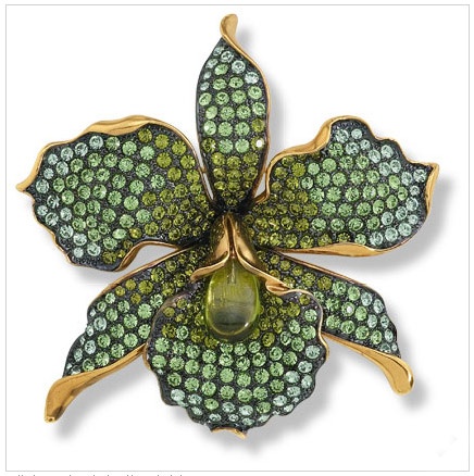 晶莹幻彩水晶胸针为自己胸前再添艳色