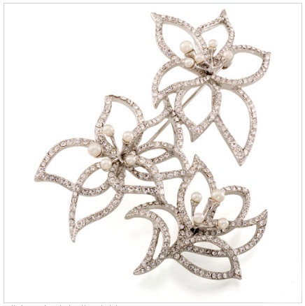 晶莹幻彩水晶胸针为自己胸前再添艳色