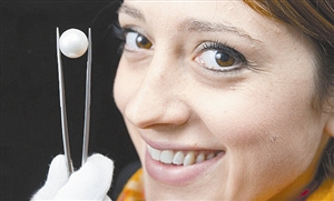 香港买家68万英镑拍得罕见天然珍珠