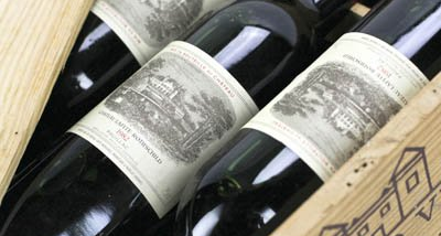 一箱1982年名酒拉菲(chateau lafite rothschild)以$41,650高價脫穎而