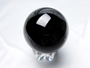 黑水晶简介_黑水晶的功效与作用_黑水晶宝石评价