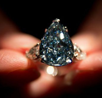 英国佳士得成功拍出世界最大艳彩蓝钻