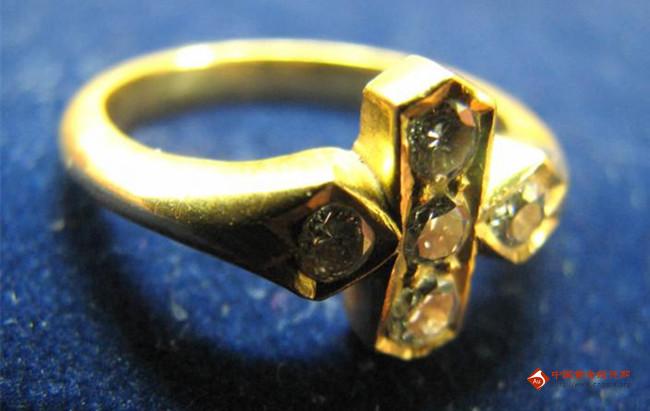 結(jié)婚買鉆戒還是黃金