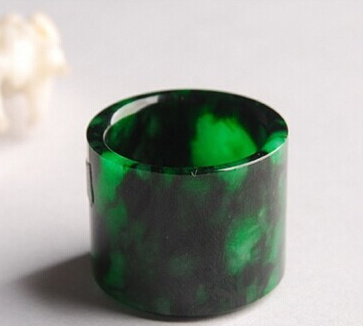 翡翠戒指成为成功及时尚人士最青睐饰物