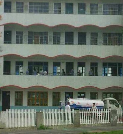 湖北潜江一小学发生劫持事件:歹徒已被击毙